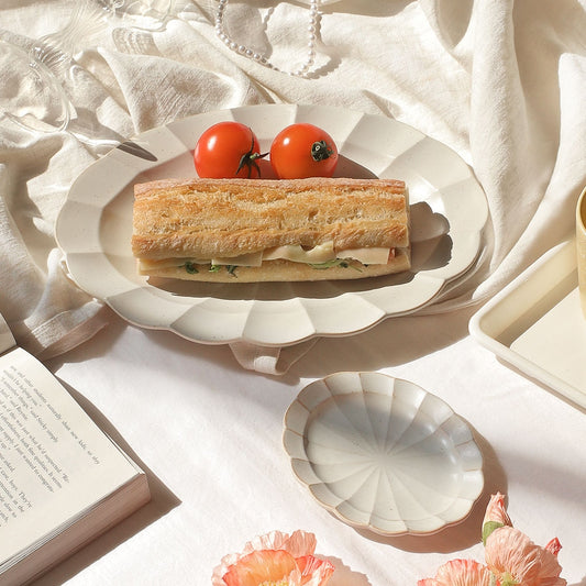 Oval Vintage Plate - detail view