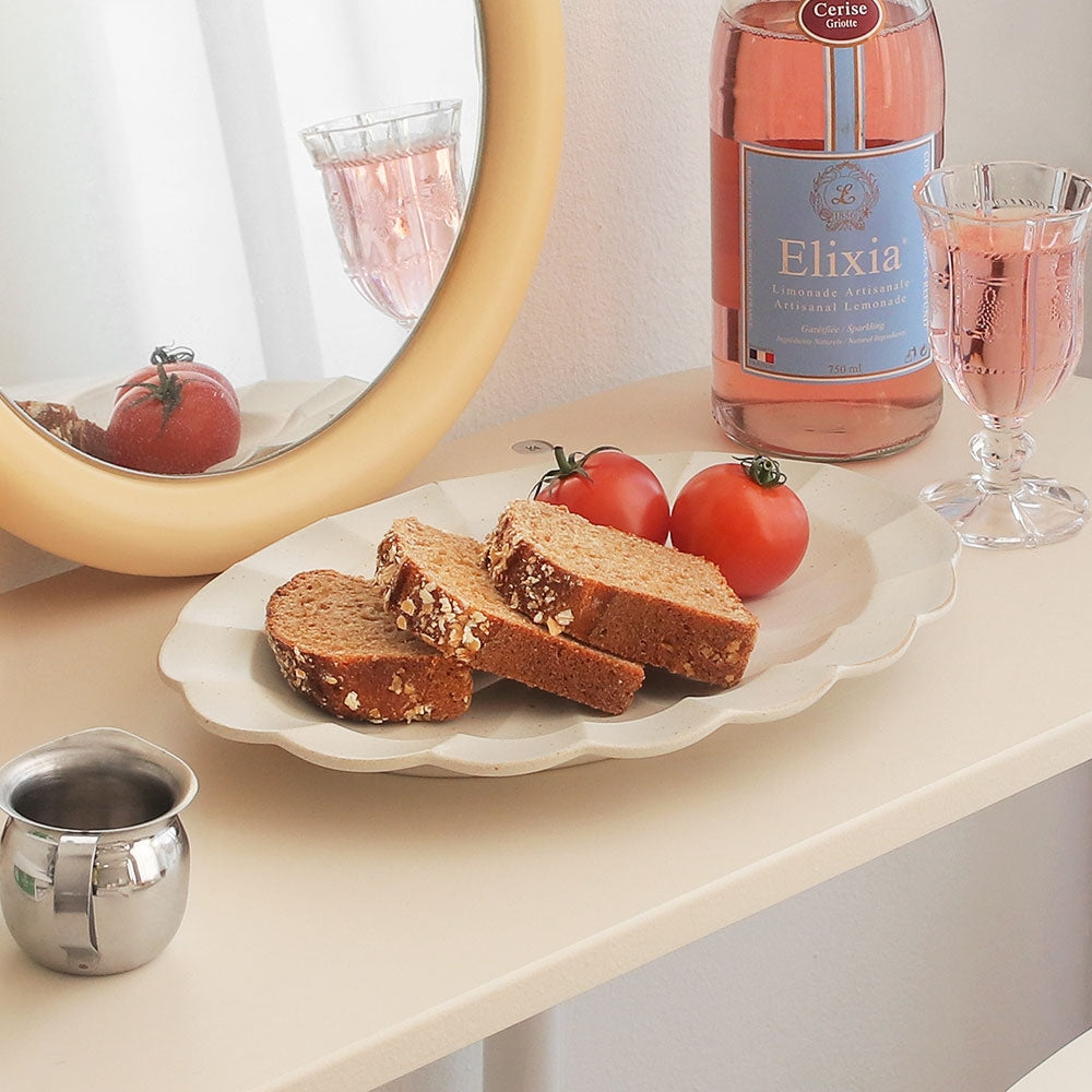 Oval Vintage Plate - close up