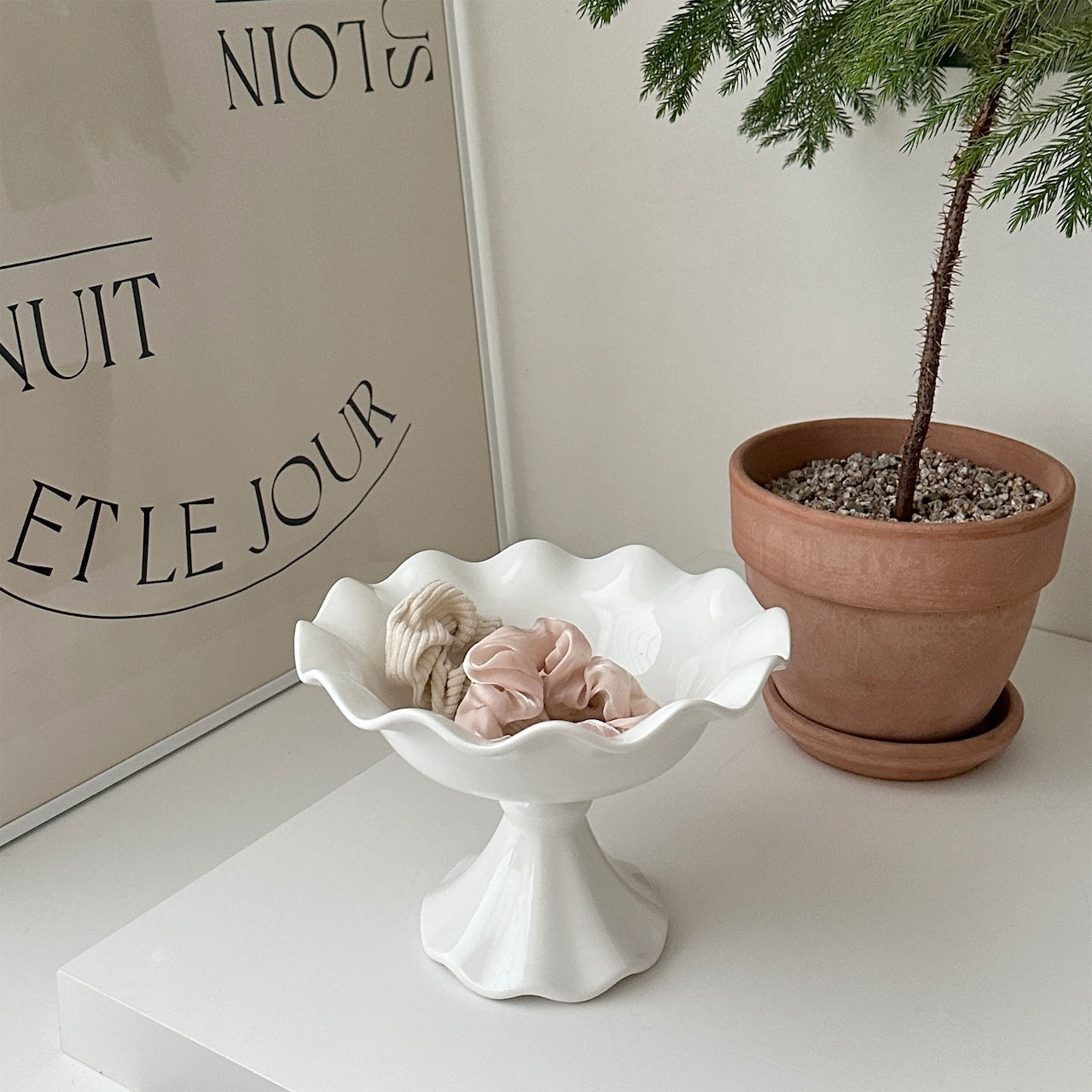 Wavy Pedestal Tray