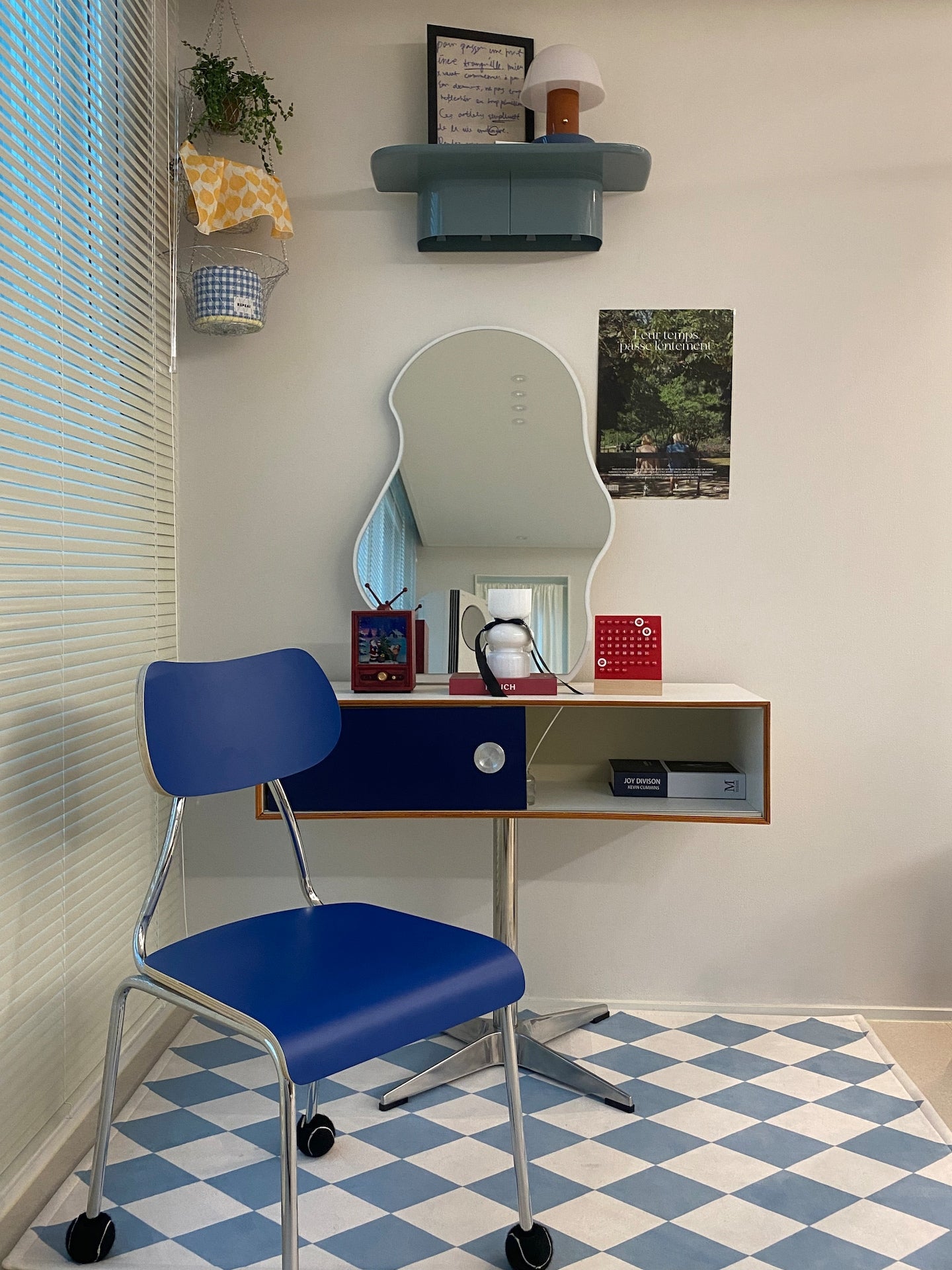 Flow Line Dining Chair