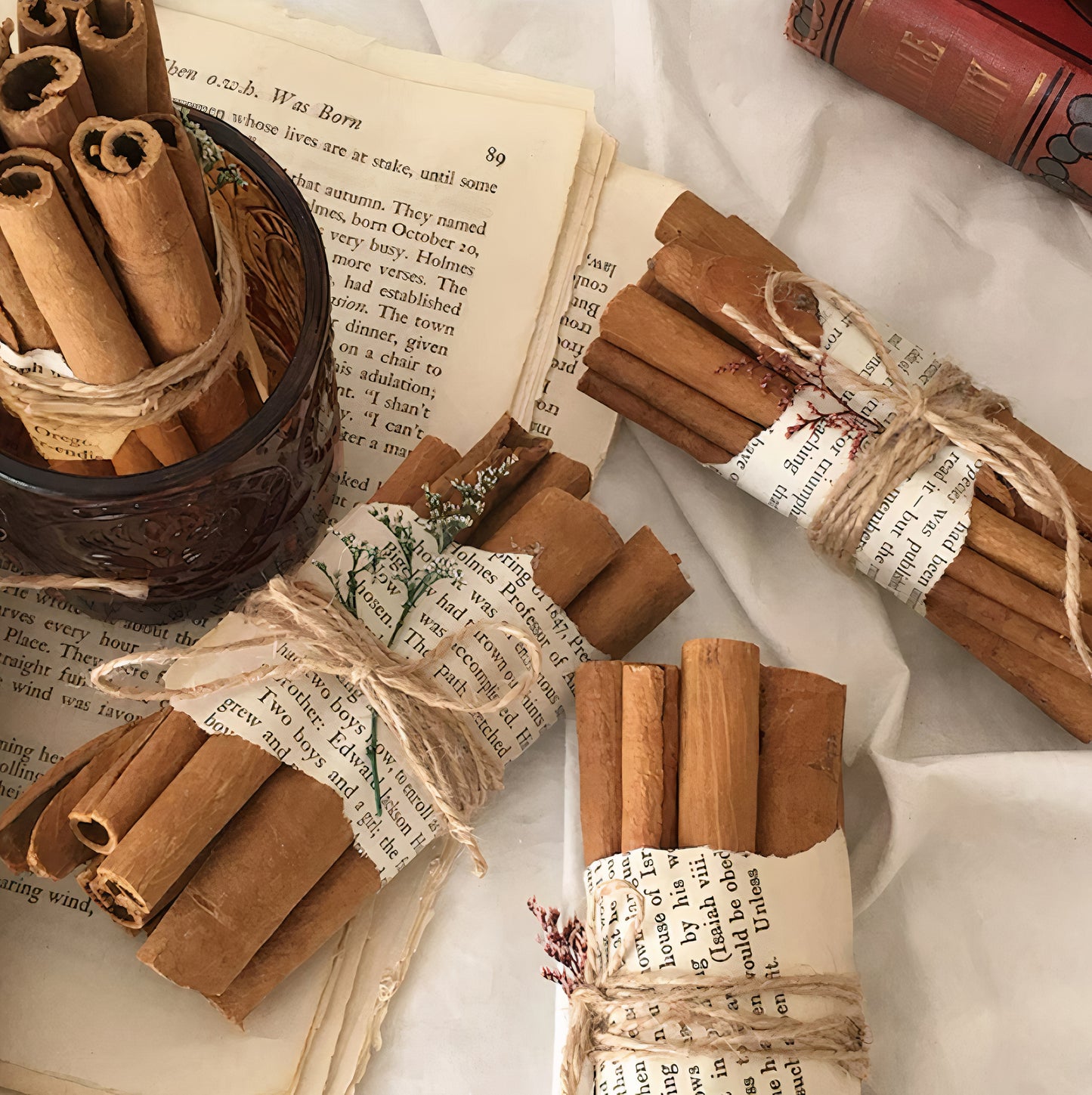 Scented Cinnamon Candle & Decor Set