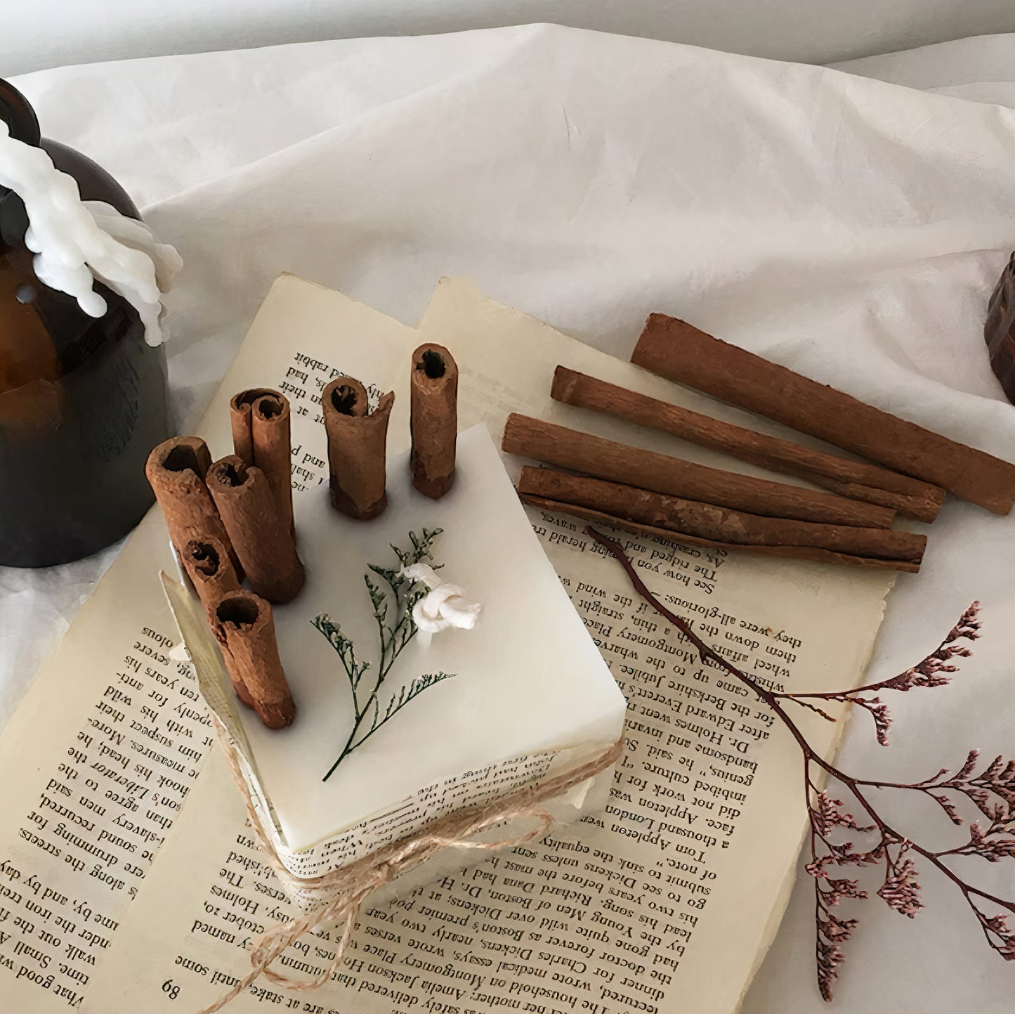 Scented Cinnamon Candle & Decor Set