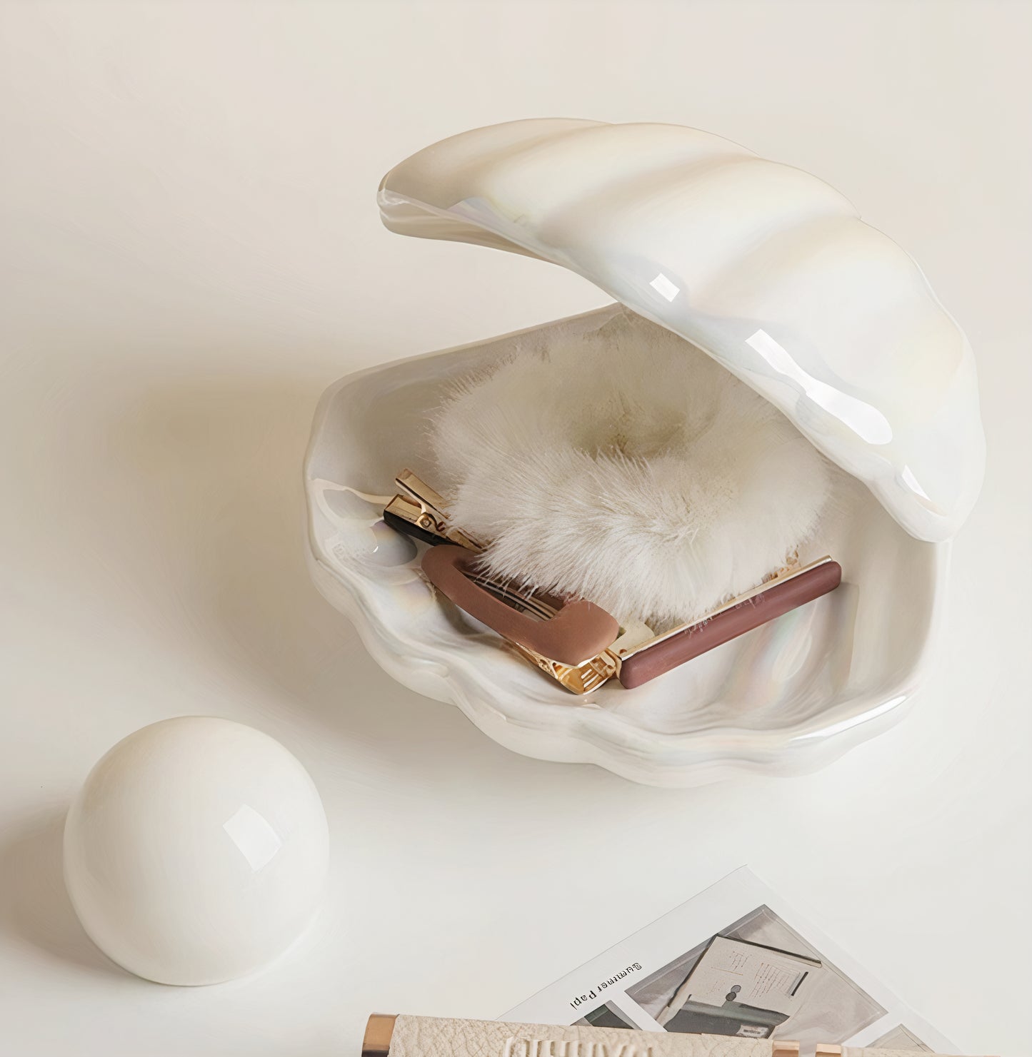 Clamshell Lamp