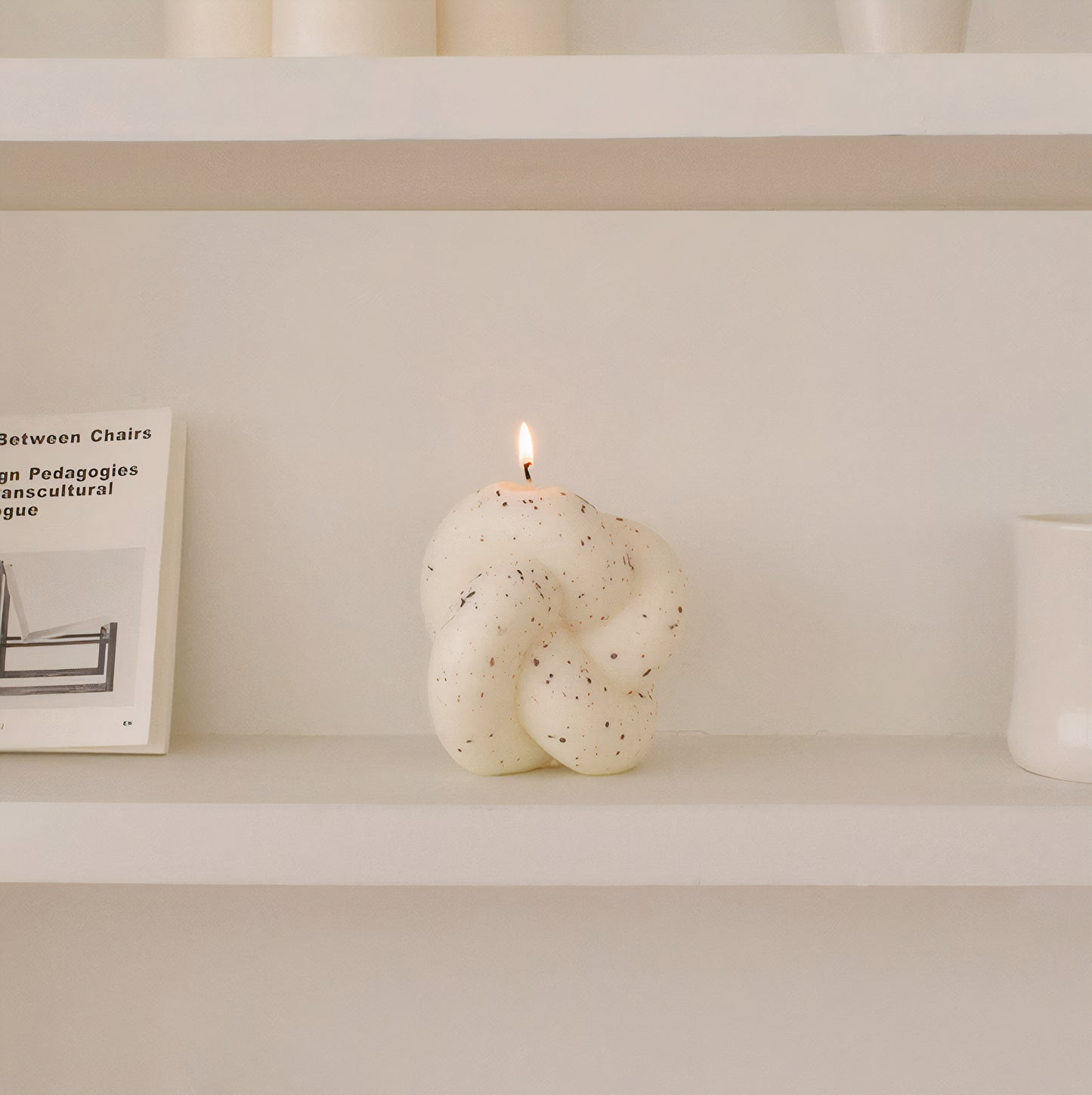 Tube Knot Dot Candle