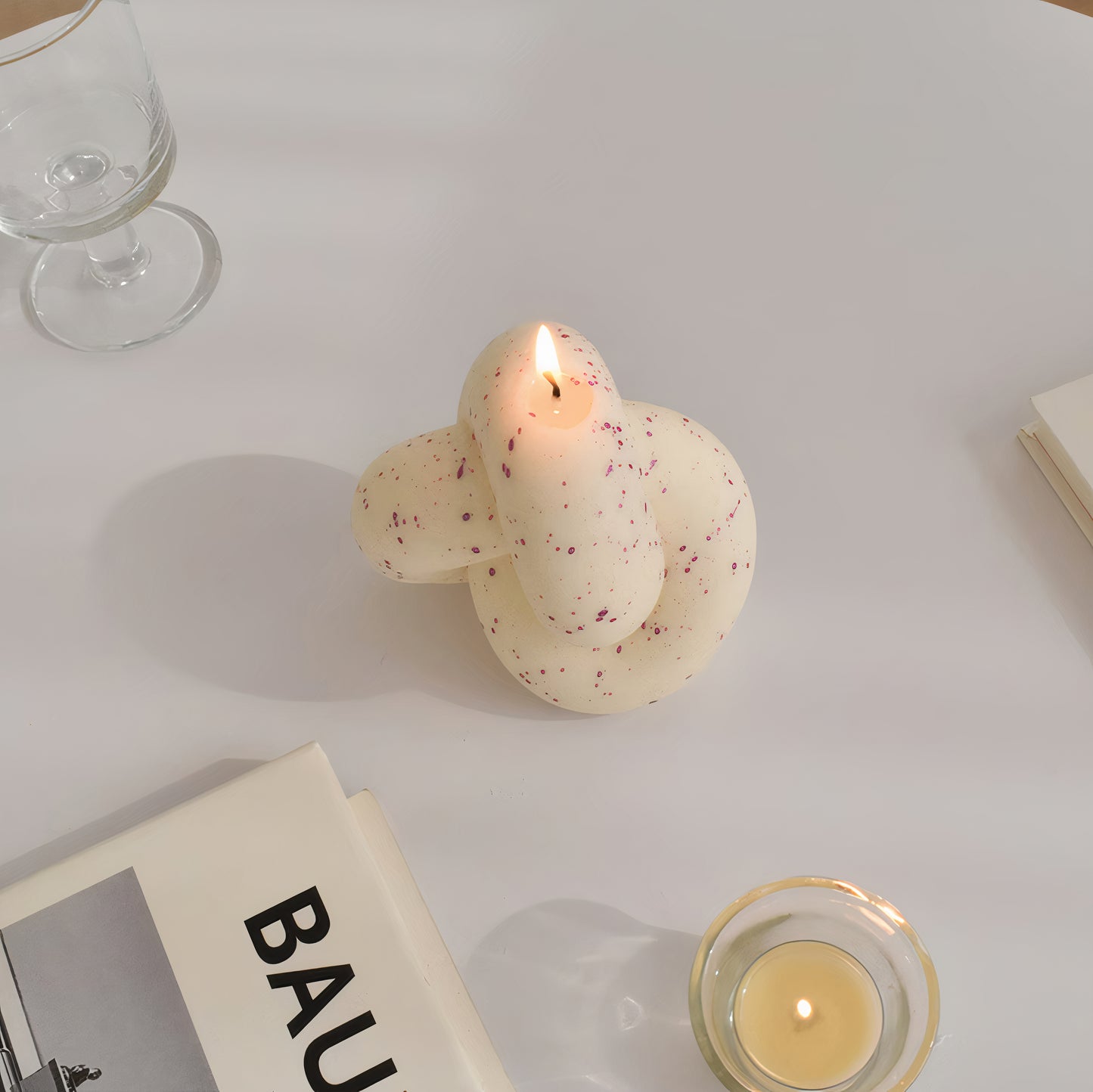 Tube Knot Dot Candle