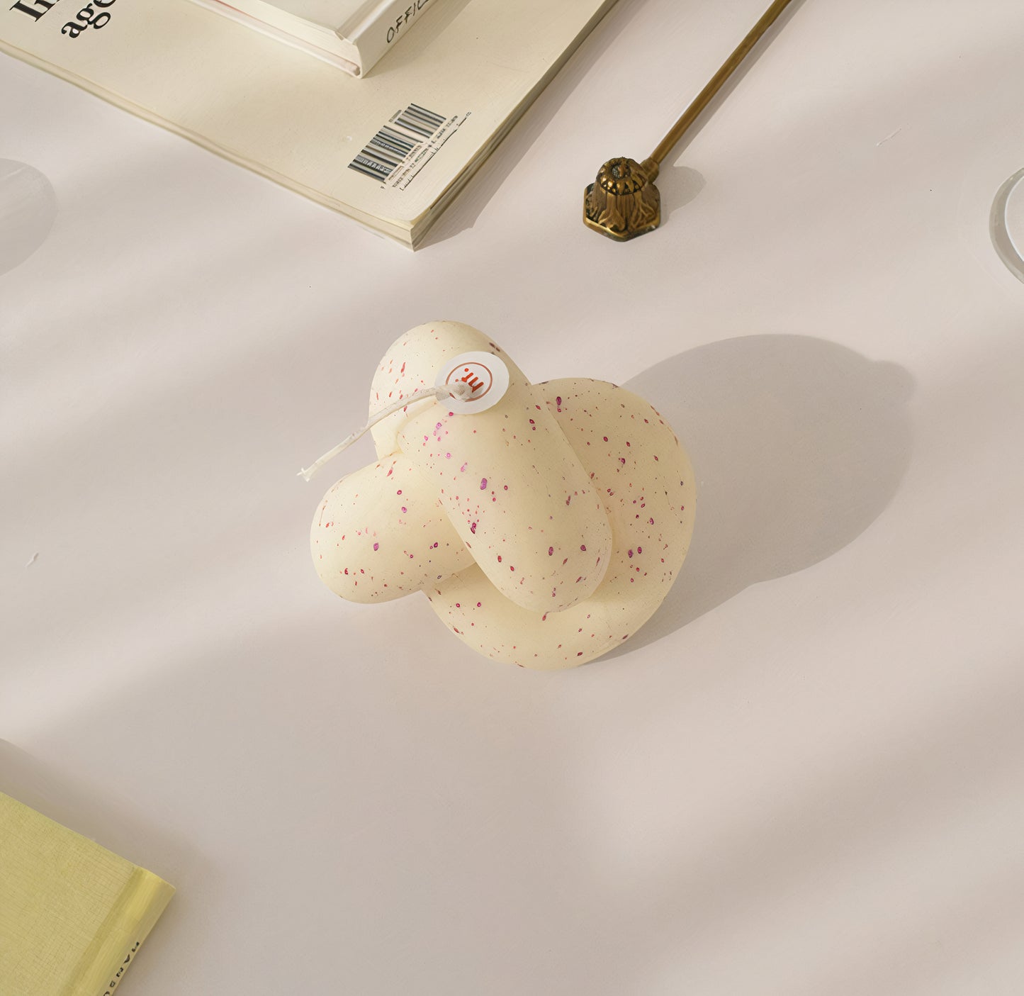 Tube Knot Dot Candle