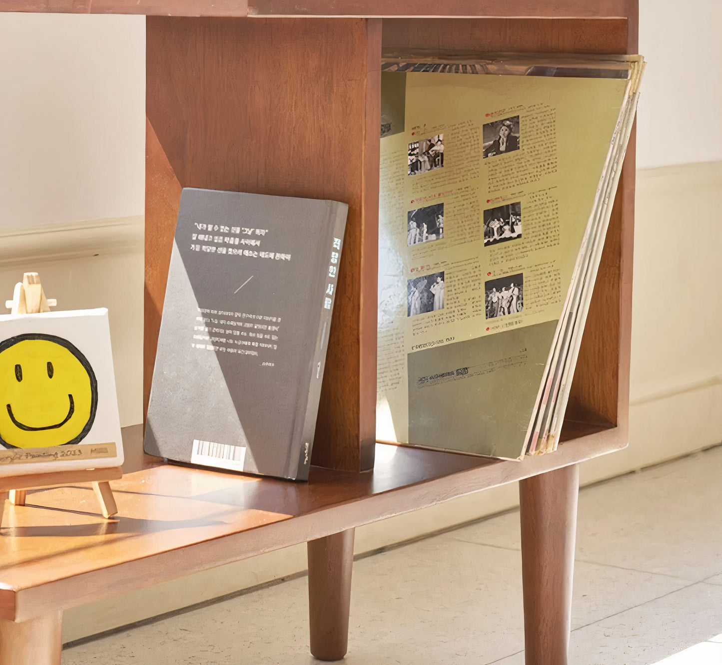 Low C-Shape Wood Vinyl Side Table
