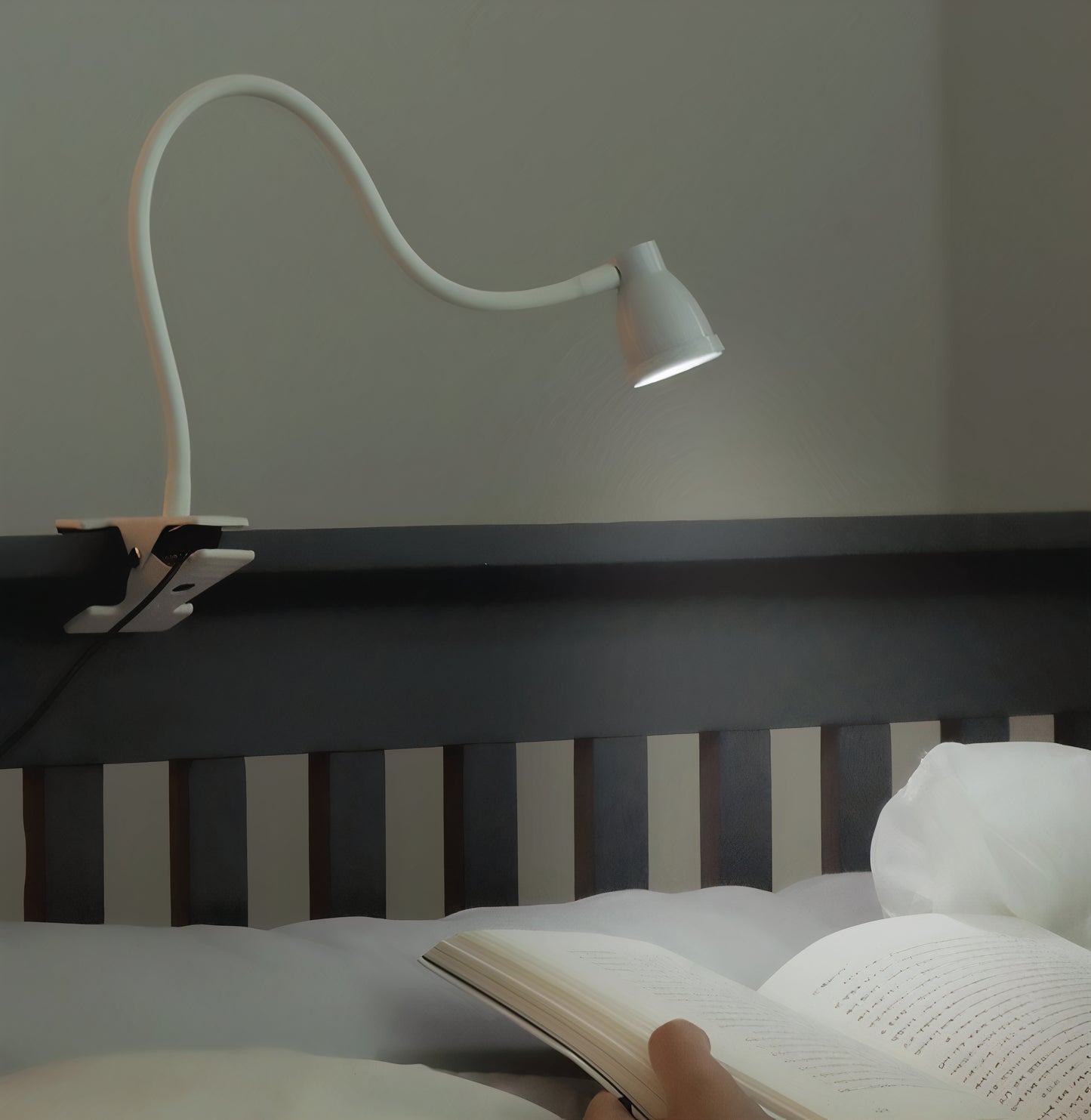 Minimalistic Clamping Desk Lamp