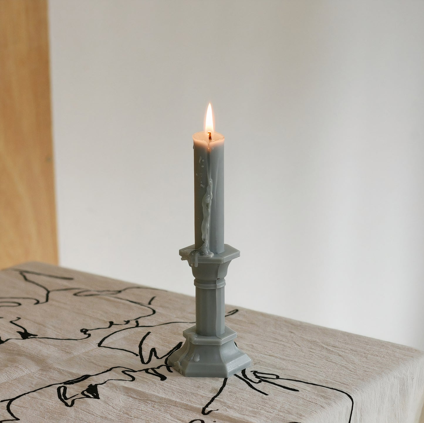 Lyon scented candle