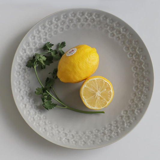 Daisy Rim Ceramic Plate - detail view