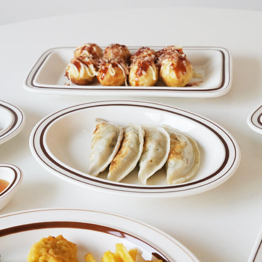 Syracuse Maple Oval Plate - detail view