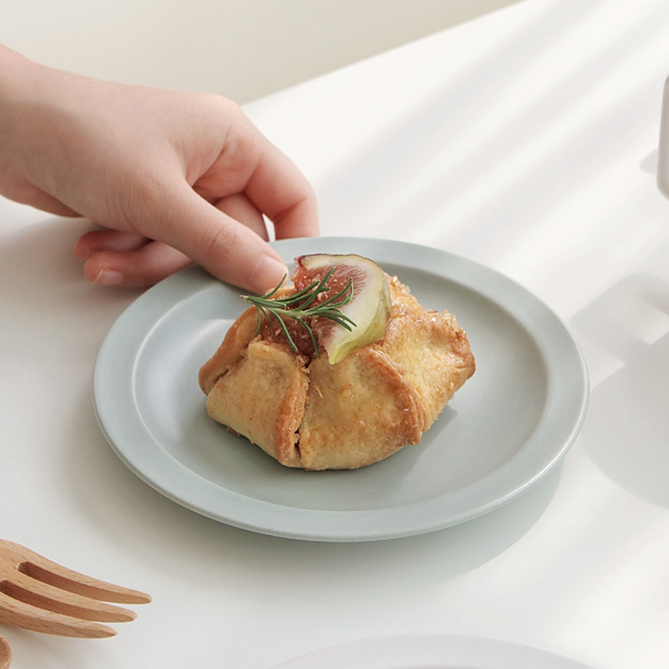 Cozy Dot Plate