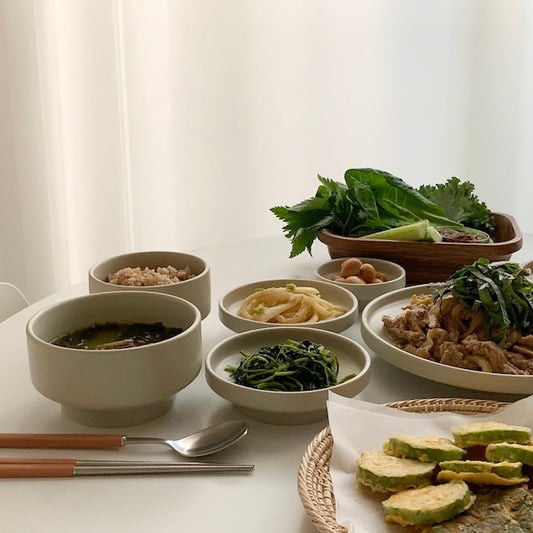 Minimal Mood Ceramic Dinnerware Set (6-24 pieces) - detail view