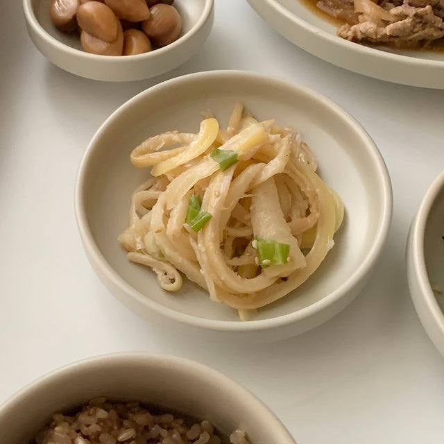 Minimal Mood Ceramic Dinnerware Set (6-24 pieces) - close up
