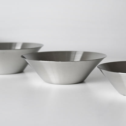 Lamonte 8.5" Stainless Steel Salad Bowl - close up
