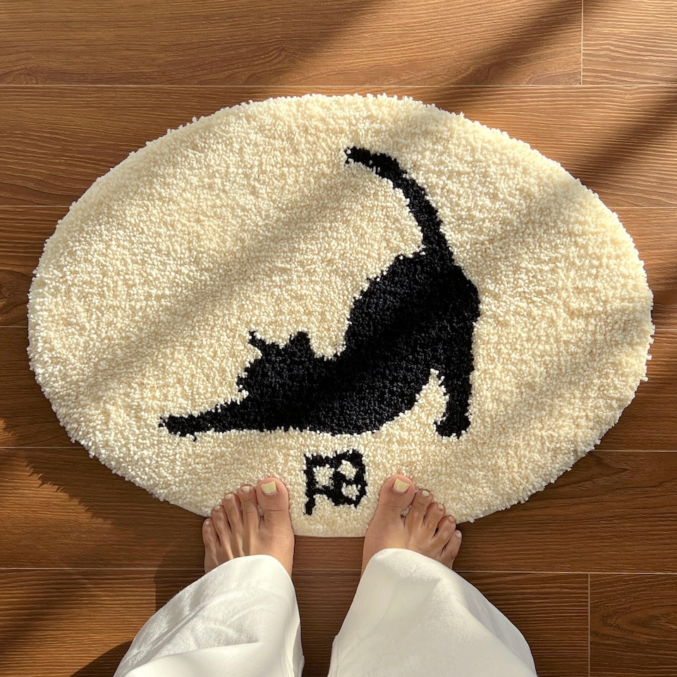 Elegant Cat Silhouette Accent Rug