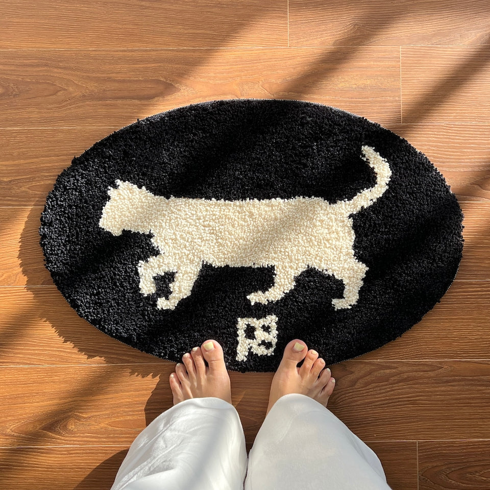 Elegant Cat Silhouette Accent Rug