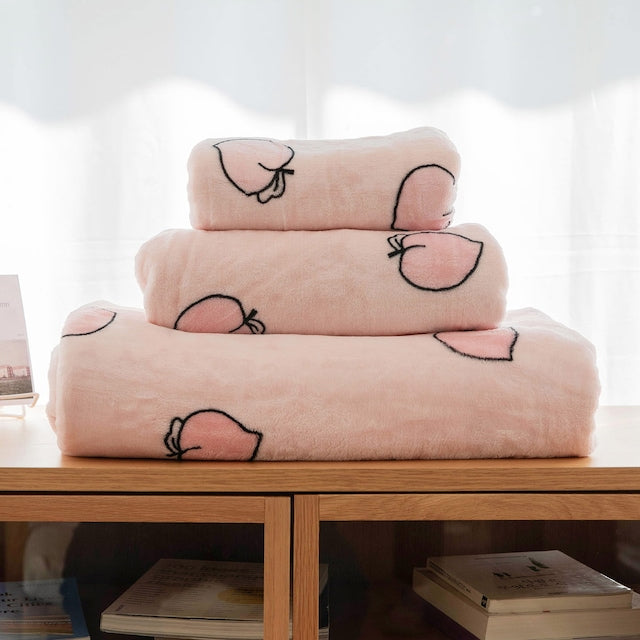 Momozzing Plush Blanket & Comforter