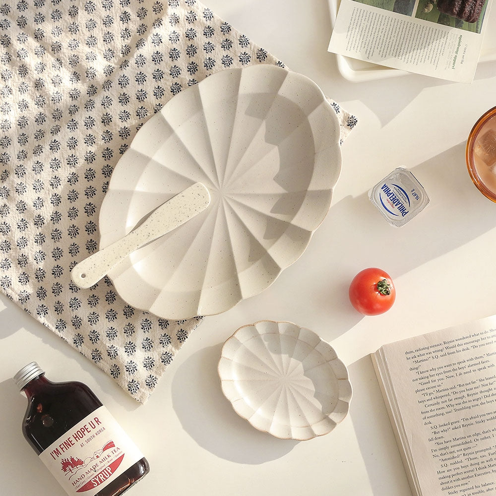 Oval Vintage Plate - lifestyle