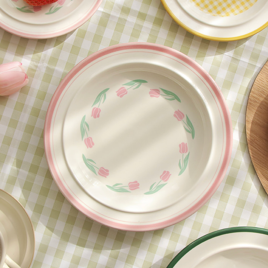 Coucou Retro Charm Dinner Plate - 9" - close up
