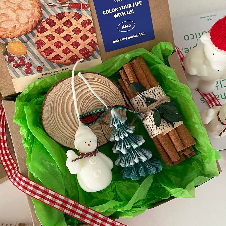 Cozy Christmas Candle Gift Set