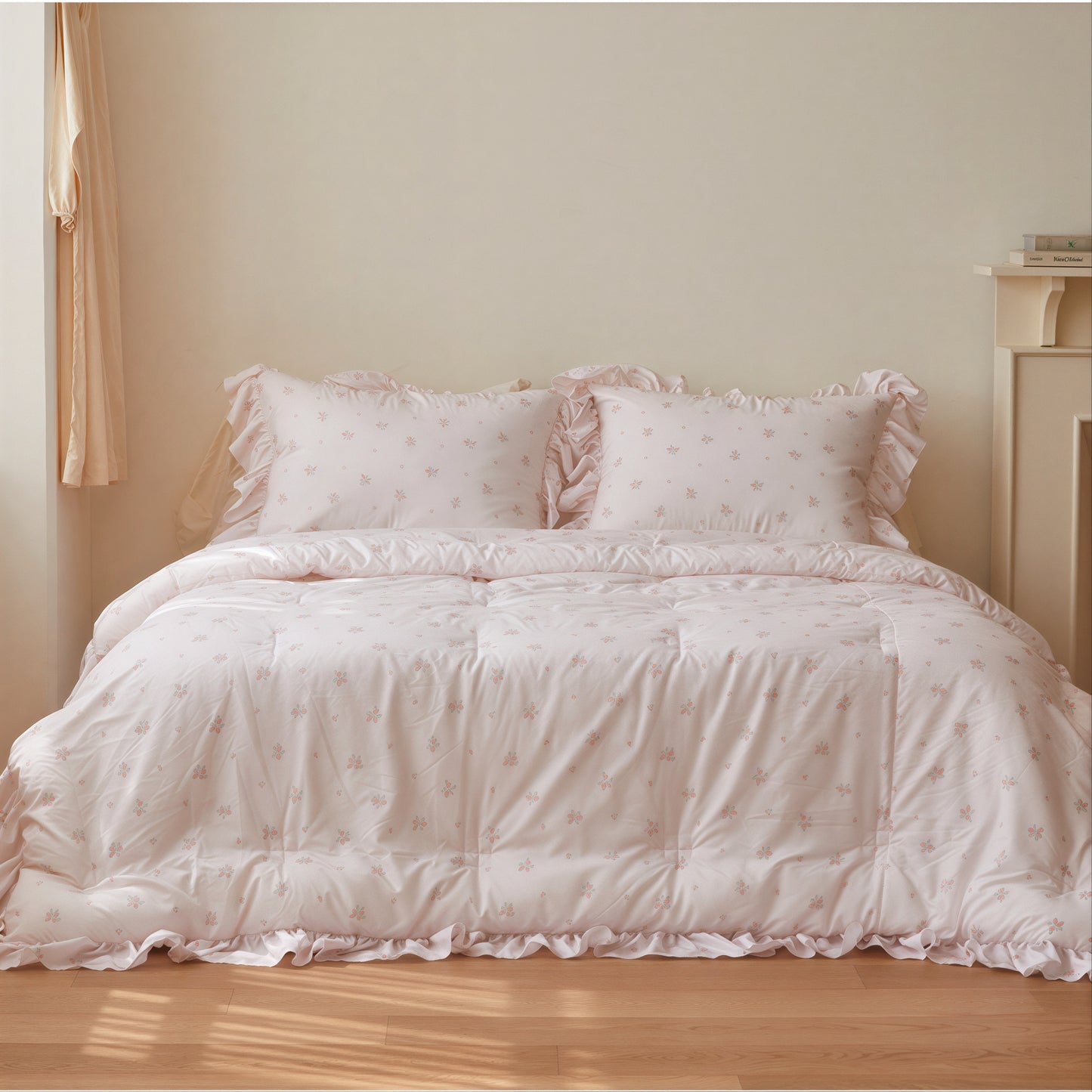 Hotel Style Dust Free Frill Comforter