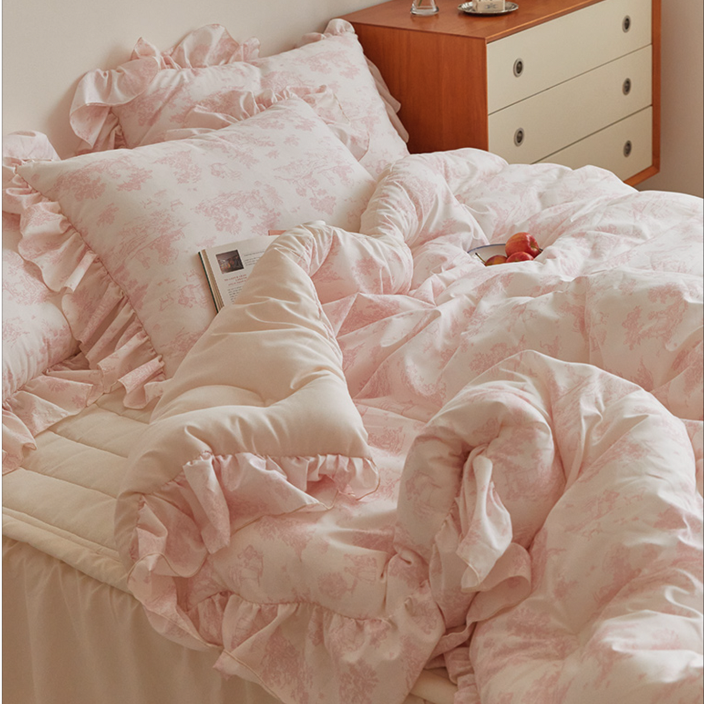 Hotel Style Dust Free Frill Comforter
