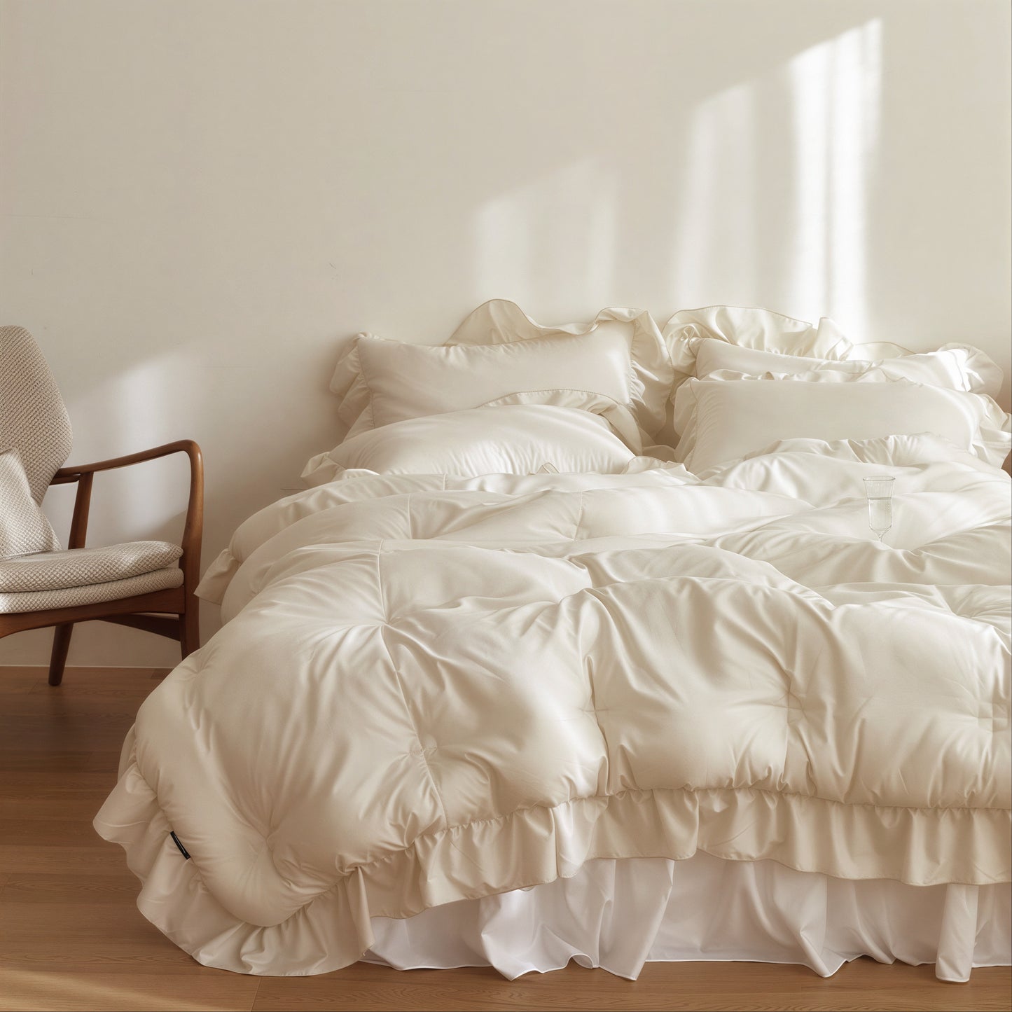 Hotel Style Dust Free Frill Comforter