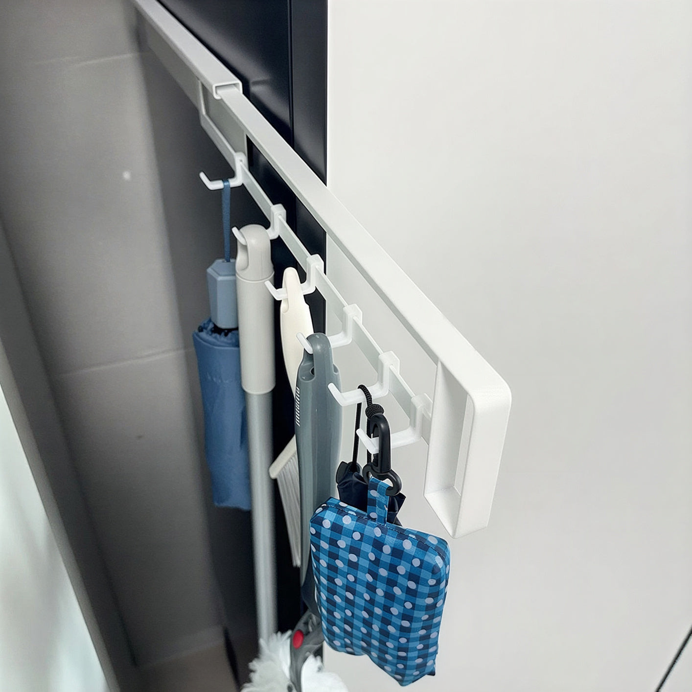 Magnetic Sliding Hanger Rack