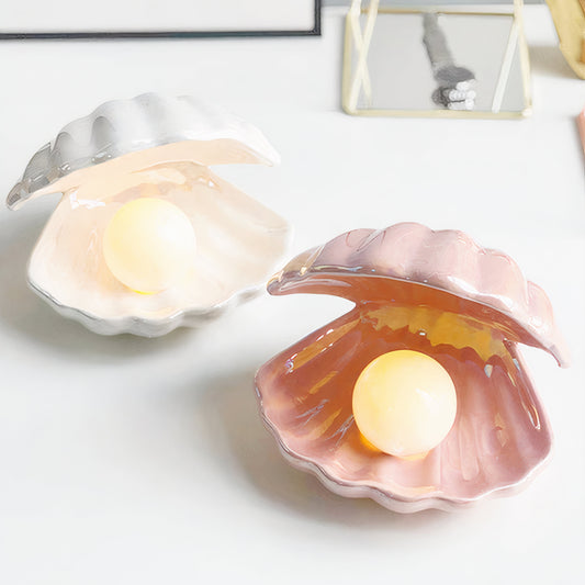 Clamshell Lamp
