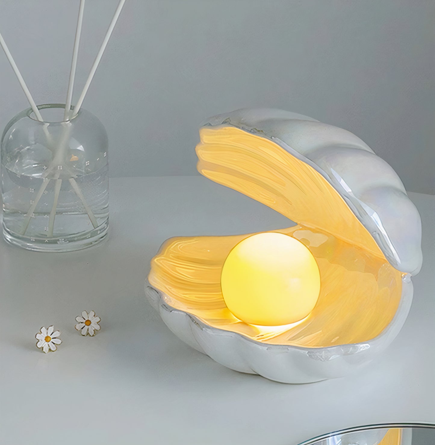 Clamshell Lamp