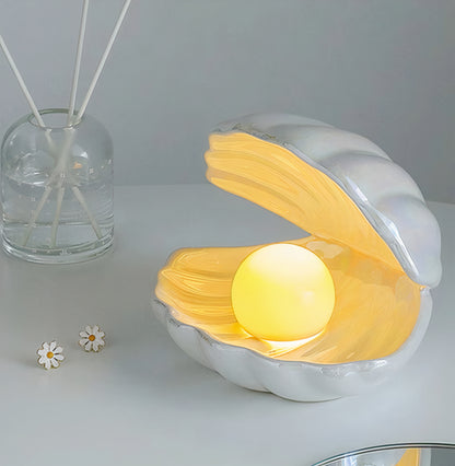Clamshell Lamp