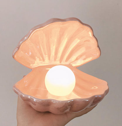 Clamshell Lamp