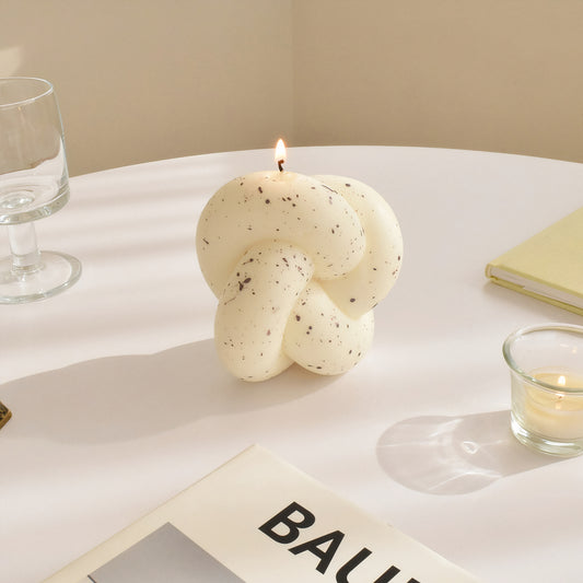 Tube Knot Dot Candle
