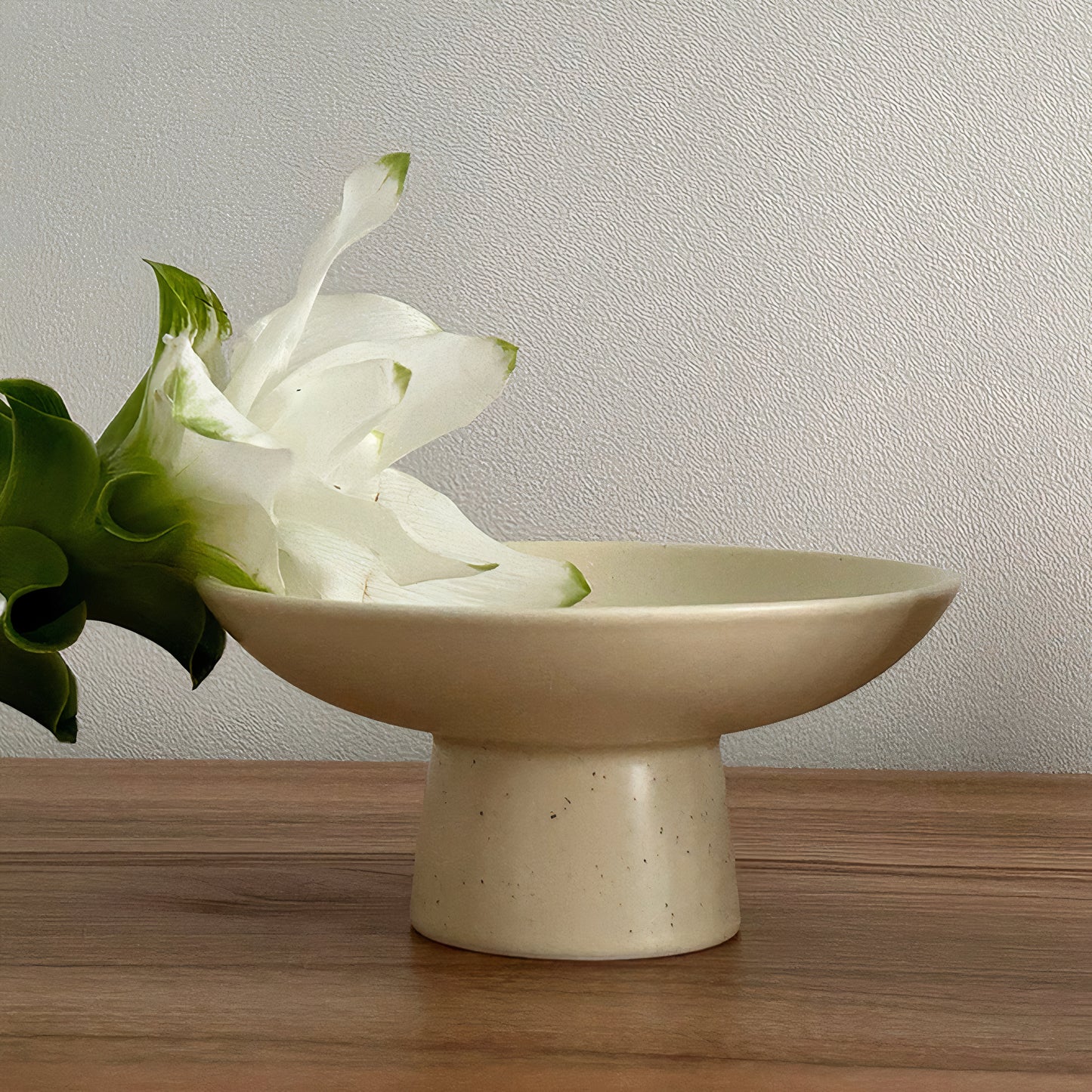 Hyeum Matte Pedestal Dessert Plate