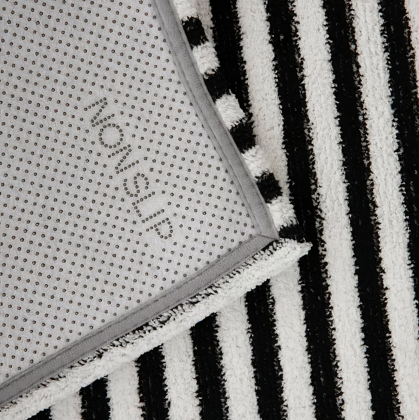 Point Striped Textured Rug