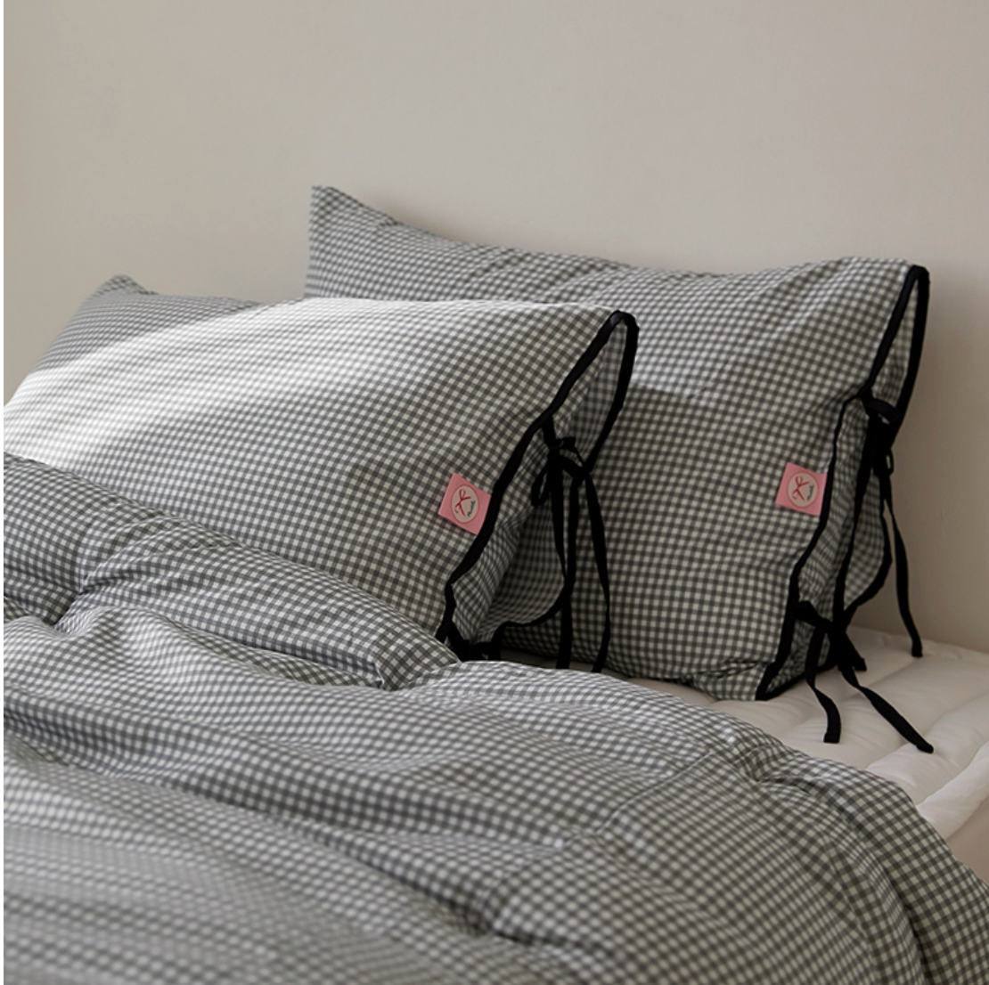 Ribbon Cake Pillow Cover