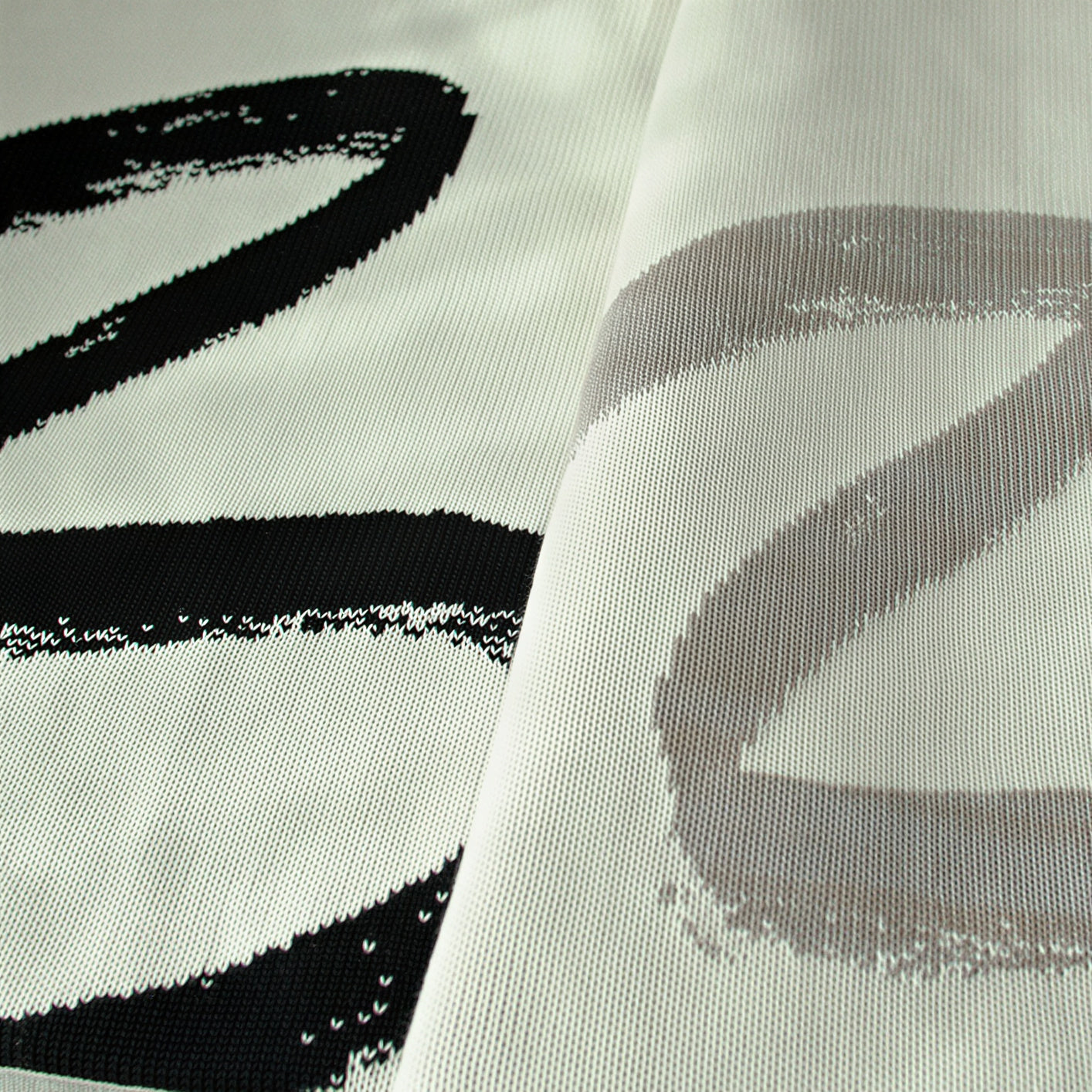 Brush Pattern Reversible Knit Blanket