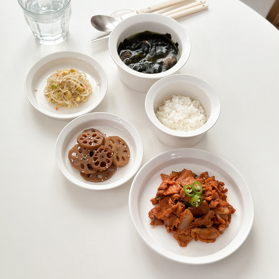 Esti Simple White Dinnerware Set (5-Piece)