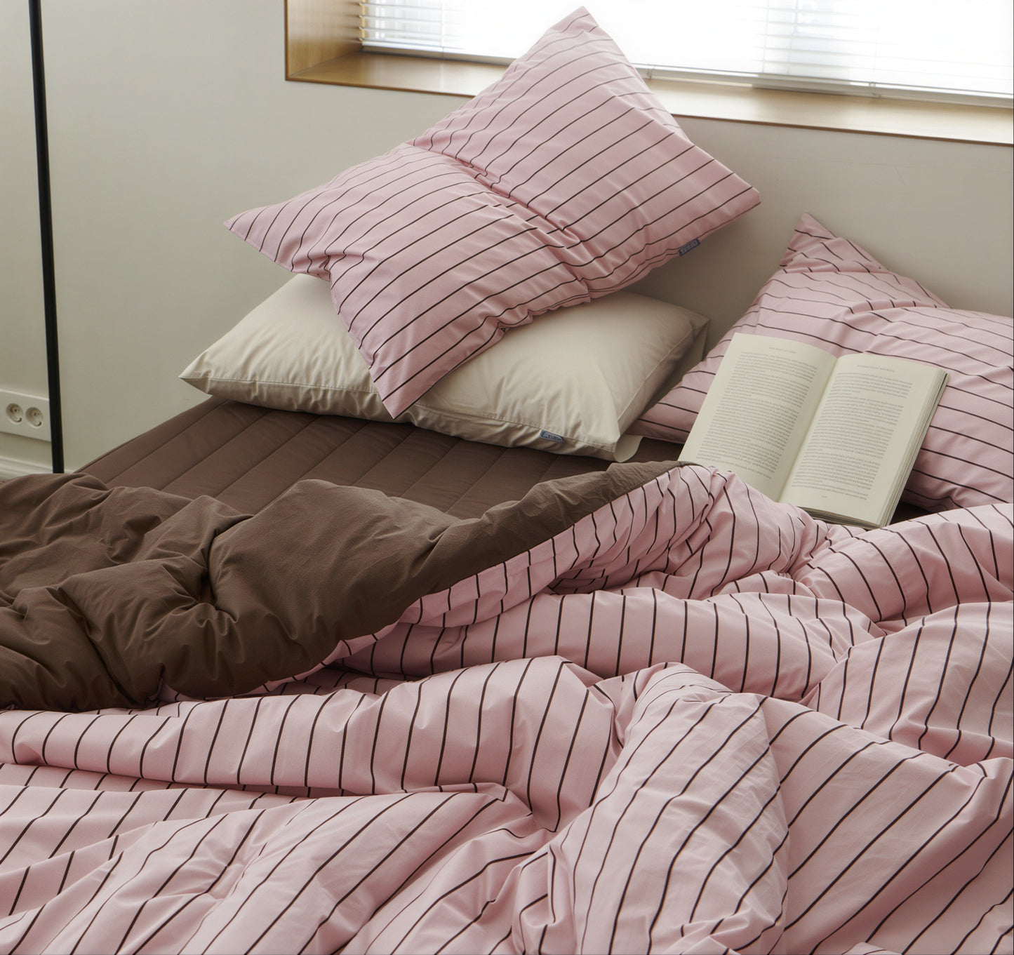 Dreamy Ribbon-Tie Comforter Set