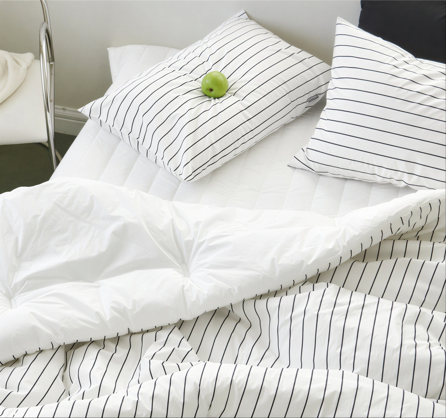 Dreamy Ribbon-Tie Comforter Set