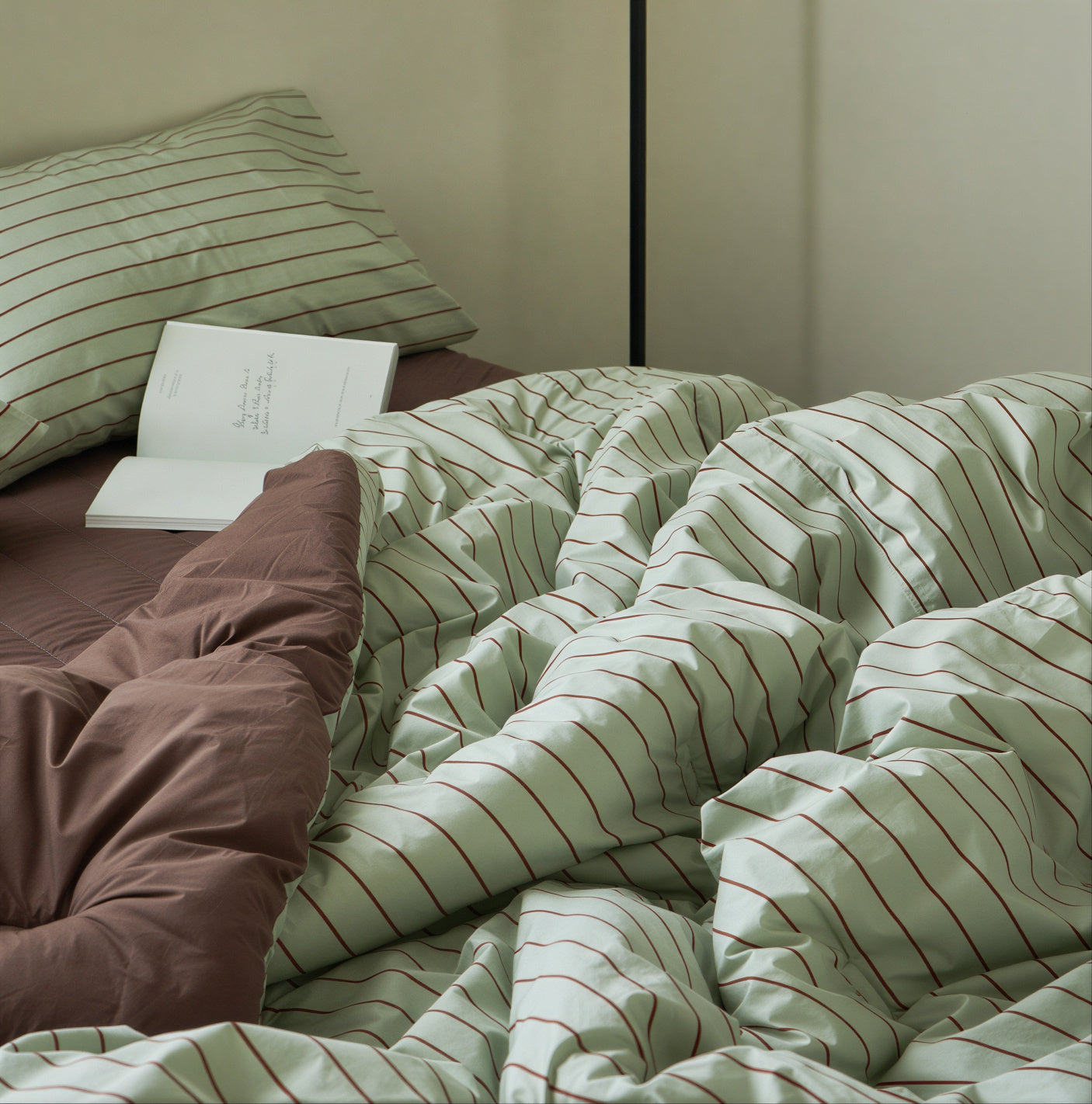 Dreamy Ribbon-Tie Comforter Set