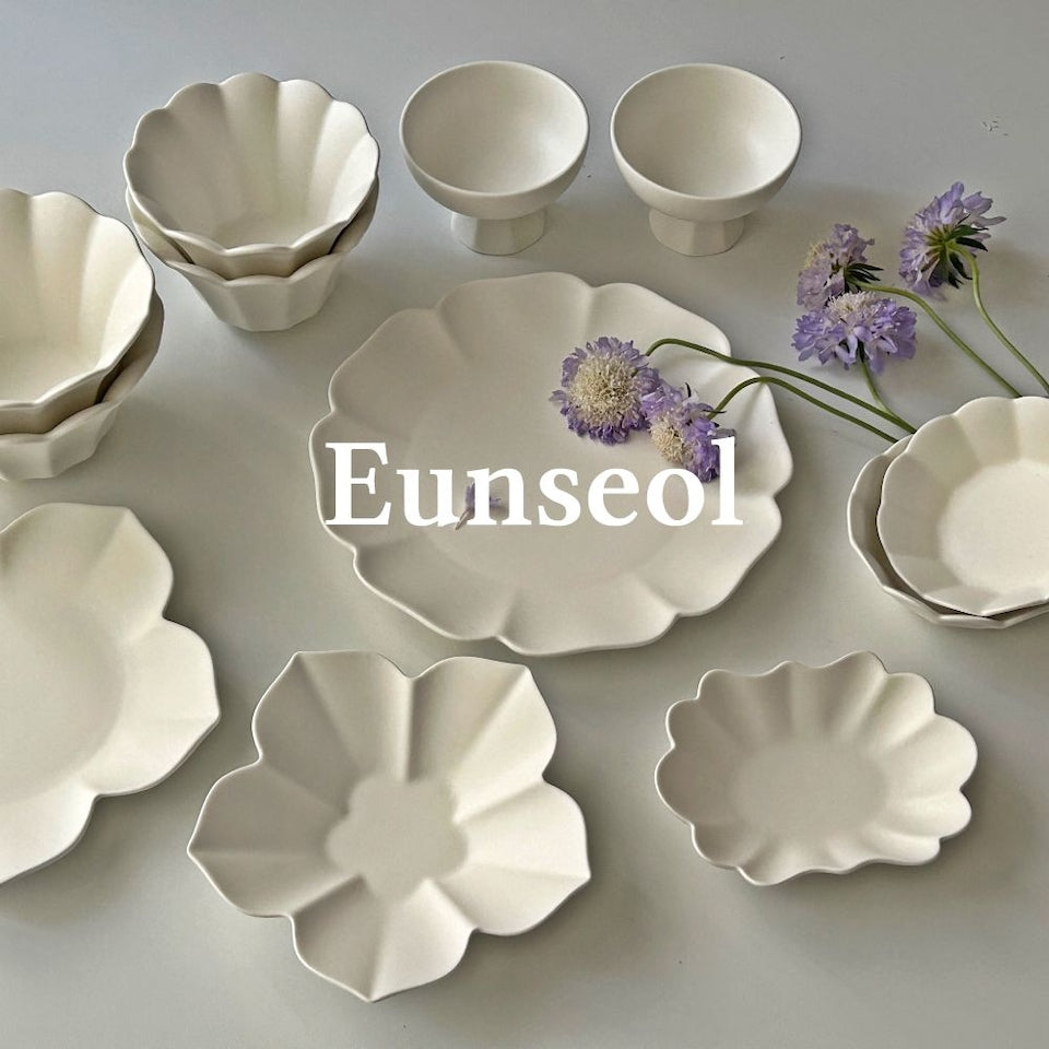 Eunseol Petal Dinnerware Set (12-Piece)