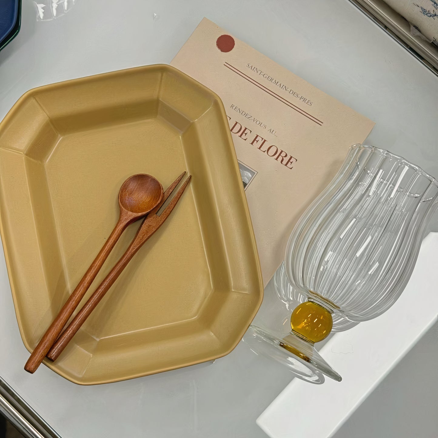 Tulip Wine Glass (Set of 2) & Vintage Square Plate Gift Set