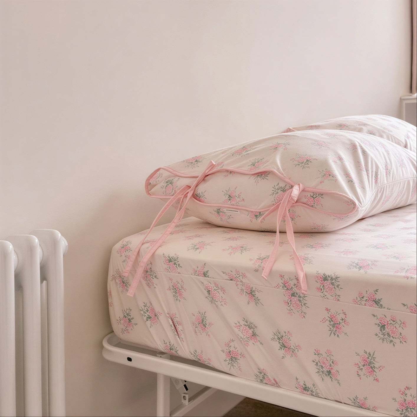 Retro Roselin Mattress Fitted Sheet - detail view