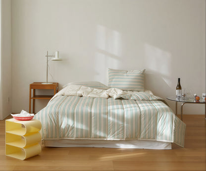 Vintage Mansion Cotton Comforter & Pillow Set - close up
