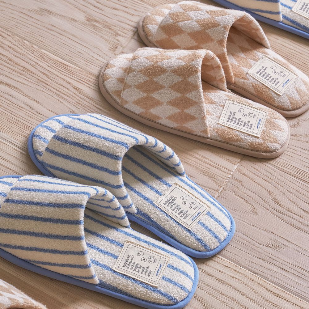 Cozy Patterned Indoor Slippers - image 8 of 8