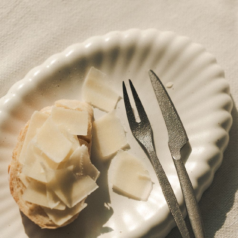 Blooming Reversible Oval Plate - lifestyle