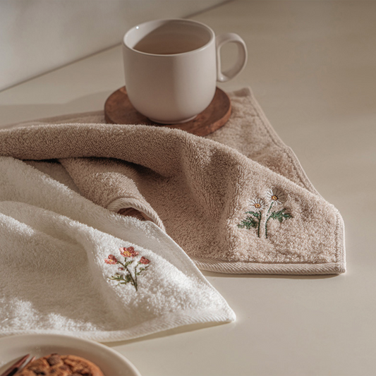 Daisy Embroidered Kitchen Towel Set (2-Pack)