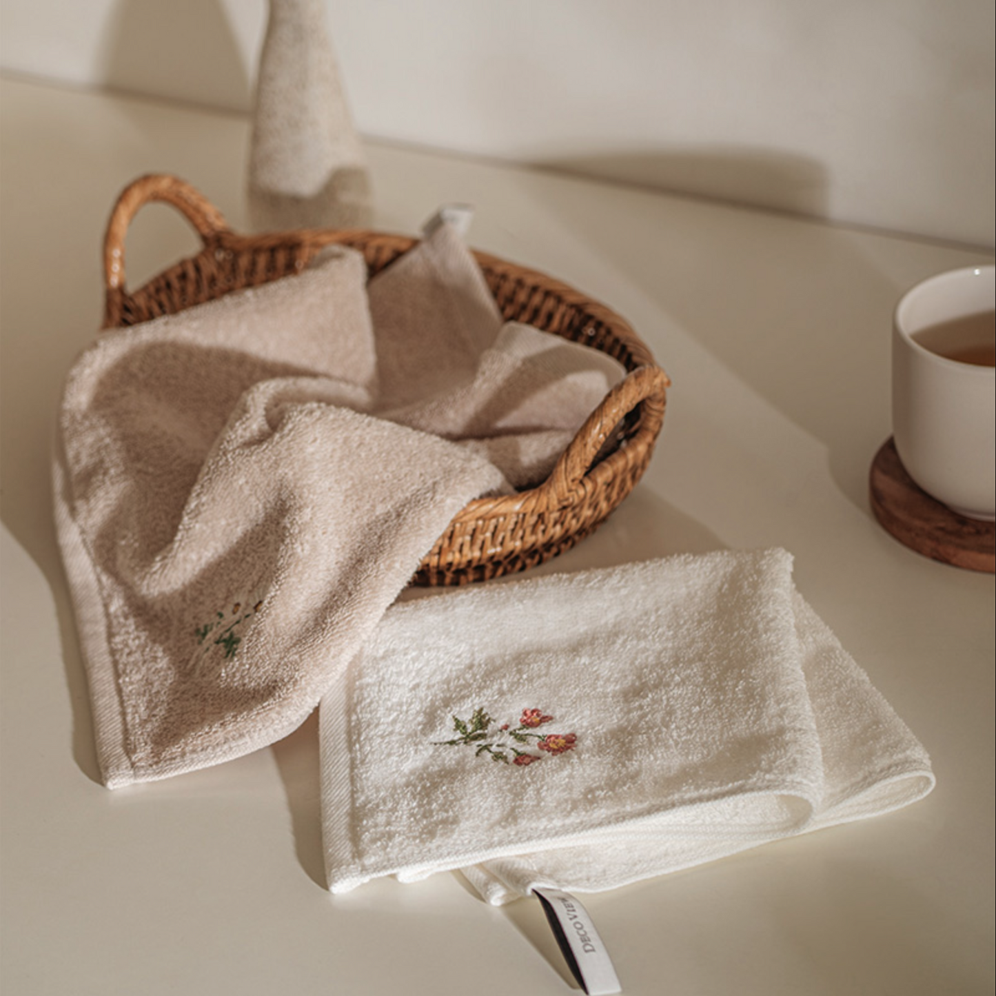 Daisy Embroidered Kitchen Towel Set (2-Pack)